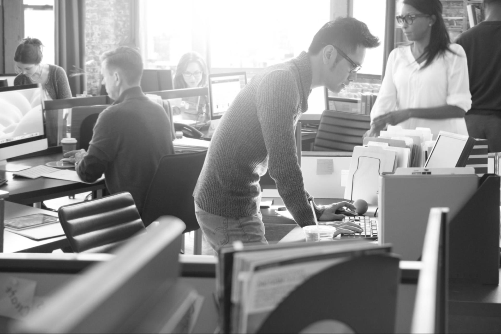 Kiedy freelancer przestaje być jednoosobową firmą i co to zmienia